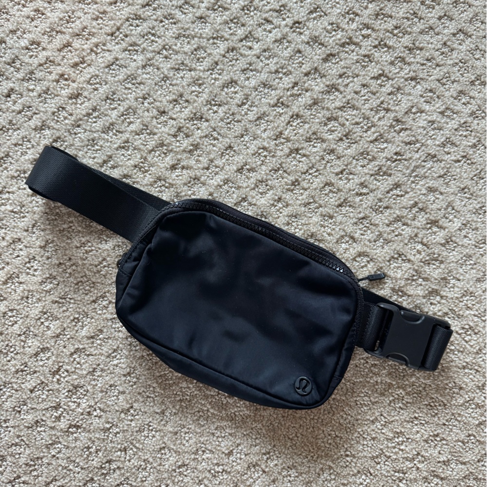 Lululemon original Black Belt Bag! Rare!